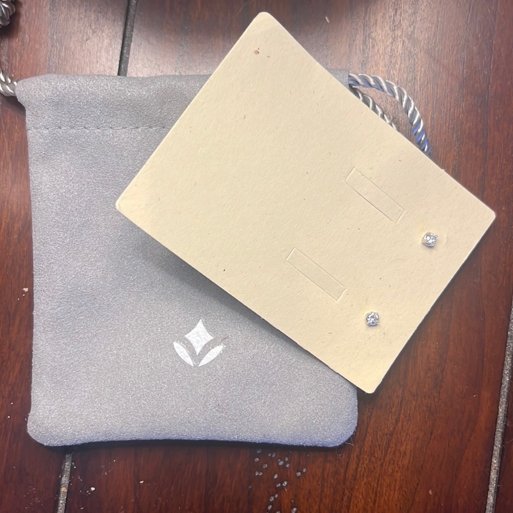 Diamond stud Earrings